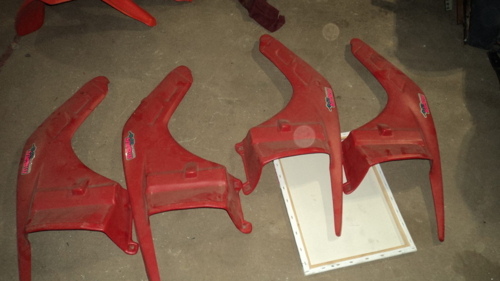 1986-1989 Honda TRX 250R four trax Front fenders photo