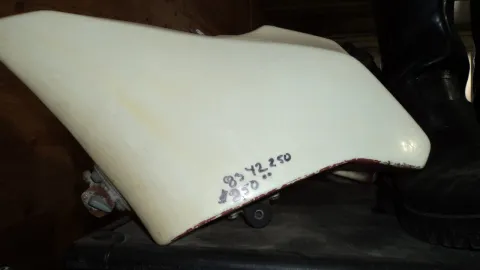 Yamaha 1983 YZ250 tank photo 1