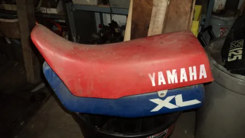 1986 TT350 Yamaha Seat 1LN24710-00 photo 1