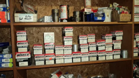 NOS Wiseco pistons photo 2