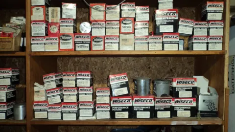 NOS Wiseco pistons photo 1
