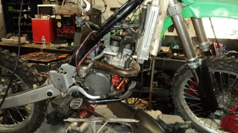 KX250F Wrecking 2005 Kx250 F Bent Frame photo 1