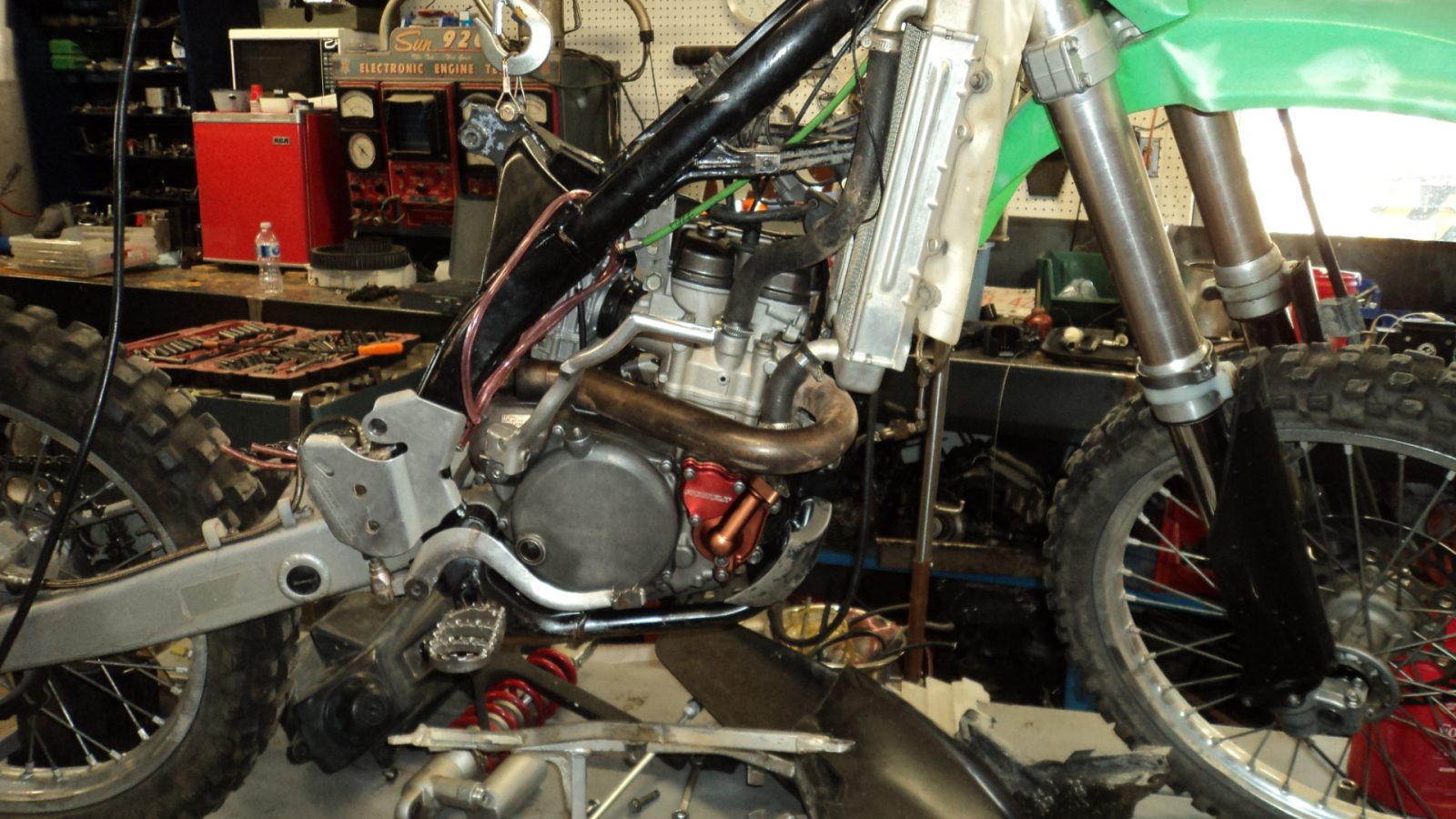 2005 KX250F Wrecking 2005 Kx250 F Bent Frame photo